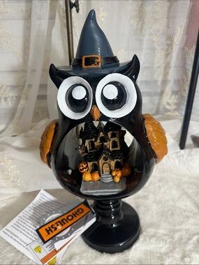 Ghoulish Halloween owl LED light decor